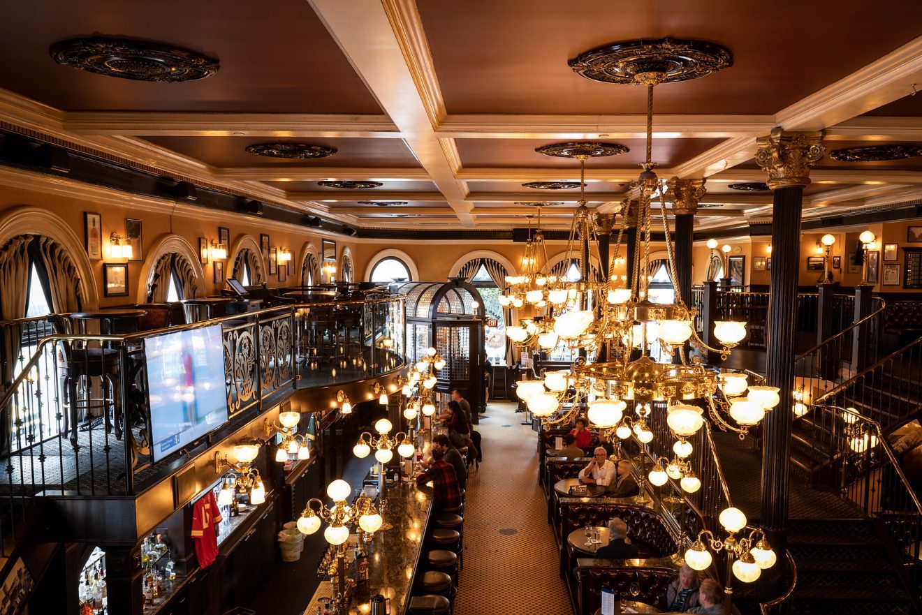 Bard & Banker Pub - Inside